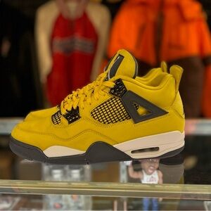Men’s Air Jordan 4 Lightning Size 9.5 Shoes